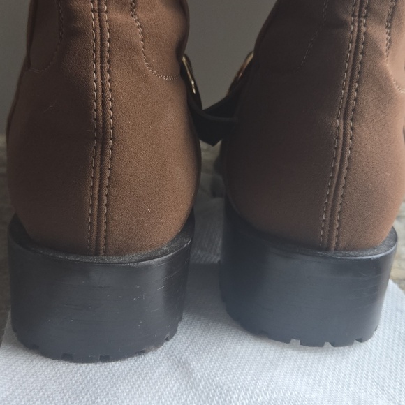 Stuart Weitzman Size 11 Brown Suede Slip-in Booties. Like New - Picture 4 of 13